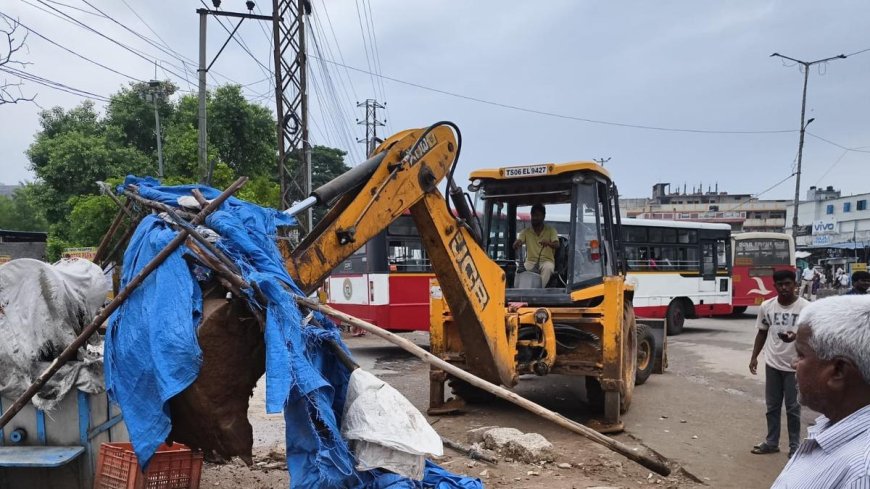 CMC clears 506 footpath encroachments 