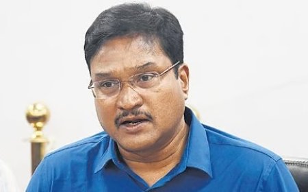 HYDRA Chief Visits Hyderabad Building Collapse Site