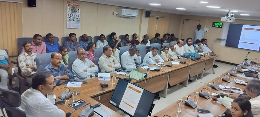 MMC Plans Swachh Badis, Modern Public Toilets; Intensifies Waste Management, 24x7 Pothole Filling